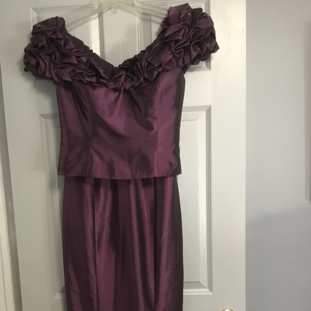 Daymor Couture Mother Bride or Groom Ruffle Off Shoulder Mermaid Gown Size 6 NWT - Picture 3 of 10